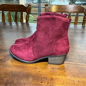 NIB BETANI SIZE 8.5 ladies boots